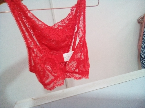 set de lenceria con encaje floral rojo