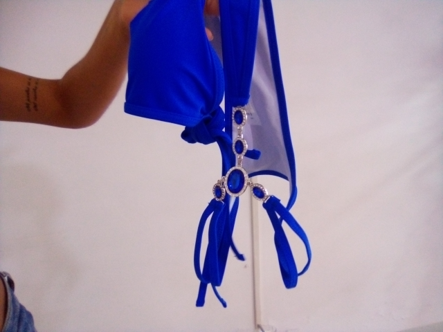 bikini azul rey con piedras