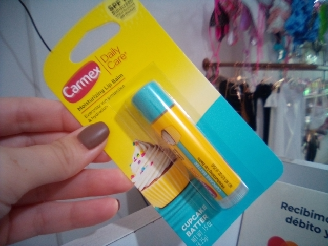 carmex hidratante de labios cupcake batter