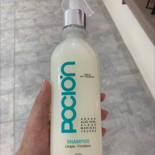 Pocion shampoo limpia y fortalece