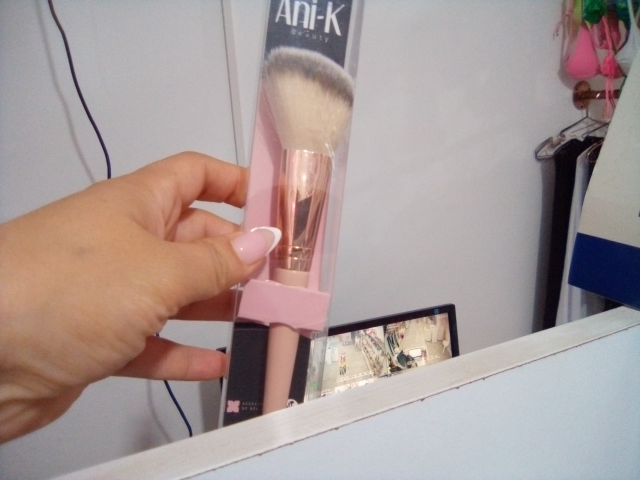 anik brocha contorno y rubor
