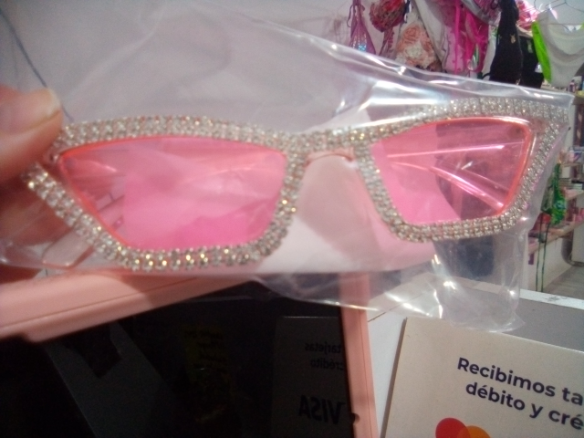 gafas de mujer con marco rosa