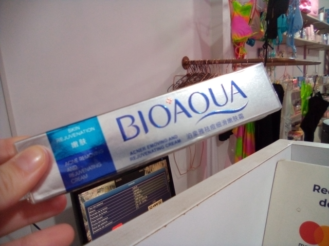 Bioaqua removal of acne crema