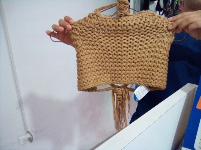 crop top beige cruzado cuello