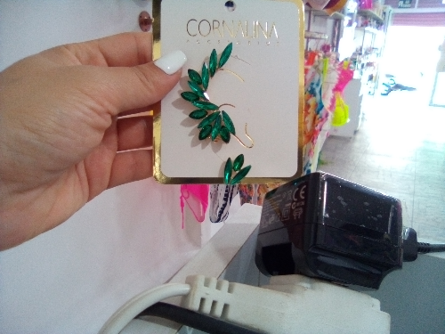 orejera con topo piedras verdes