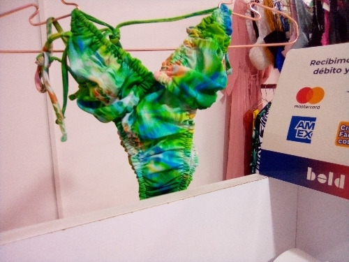 vestido de bano recogido estampado colores verdes y azules